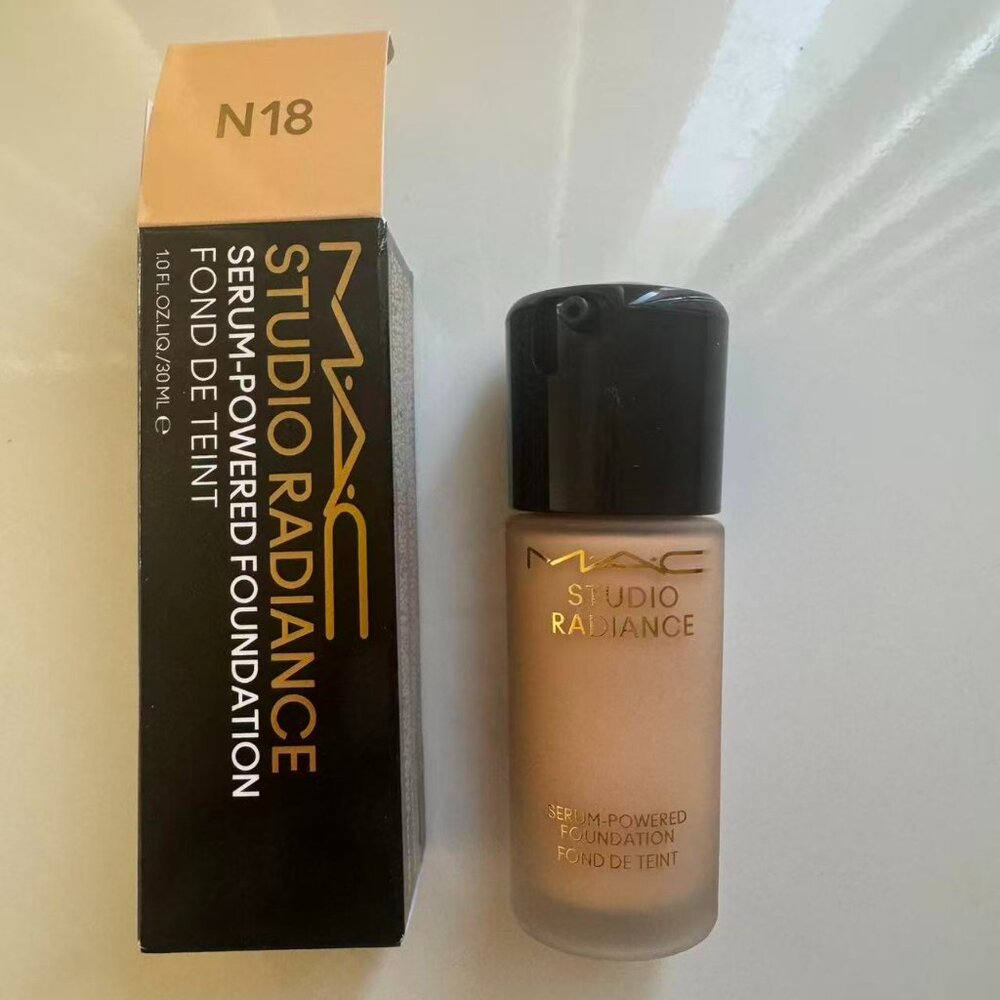 MAC Cosmetics Studio Radiance Serum-Powered™ Foundation - N18